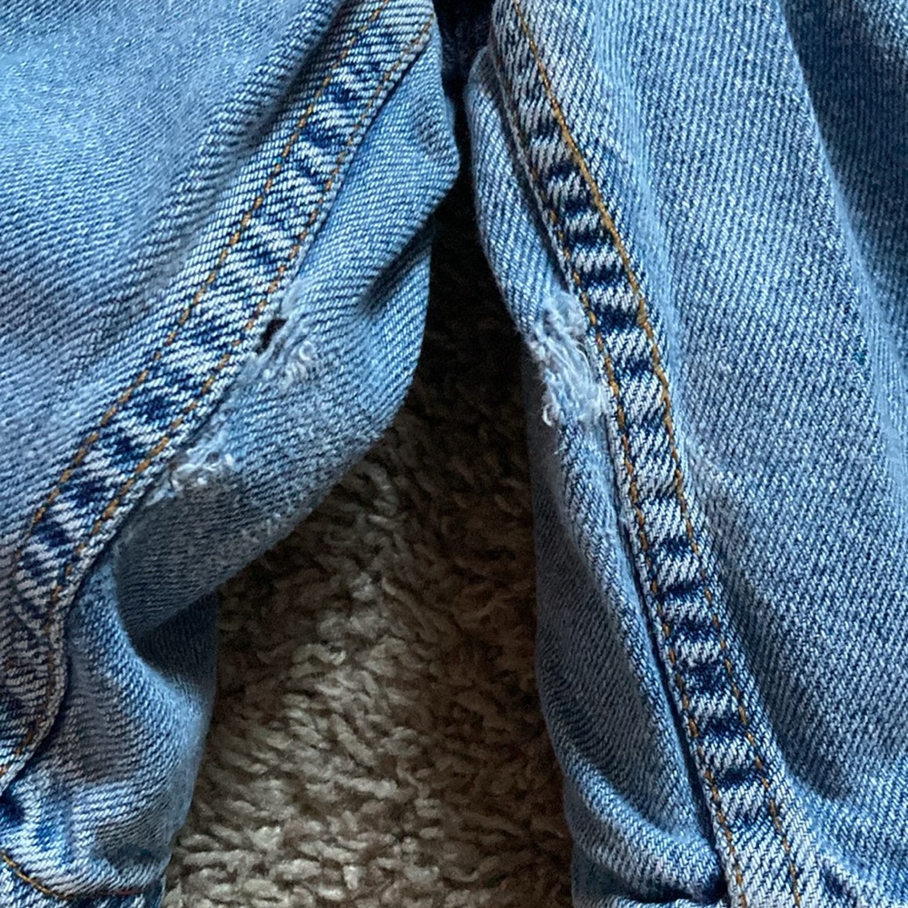 Orange tab Levi’s shorts - Picture 5 of 10
